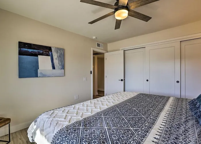 Putting Green, Grill: In Sun West! Sun City West