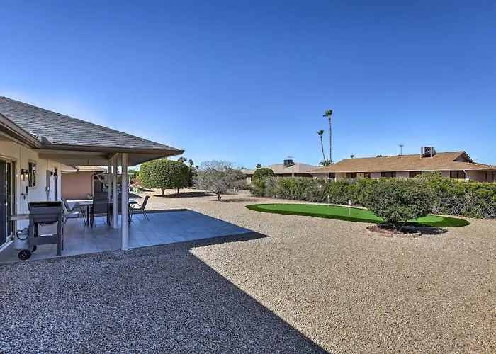 Putting Green, Grill: In Sun West! Holiday home Sun City West
