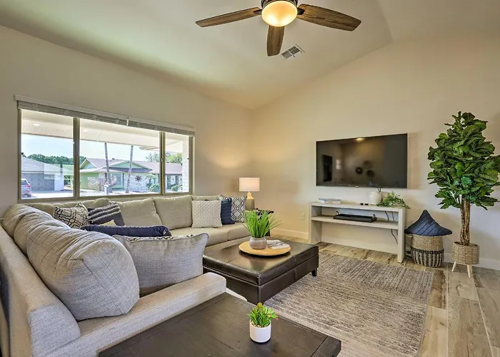 Putting Green, Grill: In Sun West! Sun City West