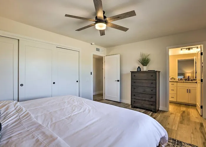 Putting Green, Grill: In Sun West! Holiday home